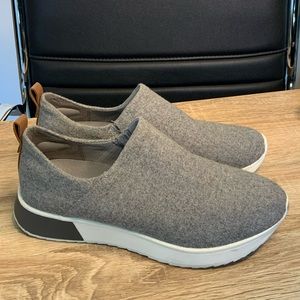 Dr. Scholl’s Be Free women’s slip-on sneakers. Size 8